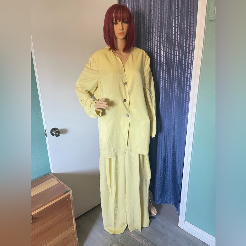 Liz Claiborne 100% Silk Yellow pant suit vintage Size 14 Tall